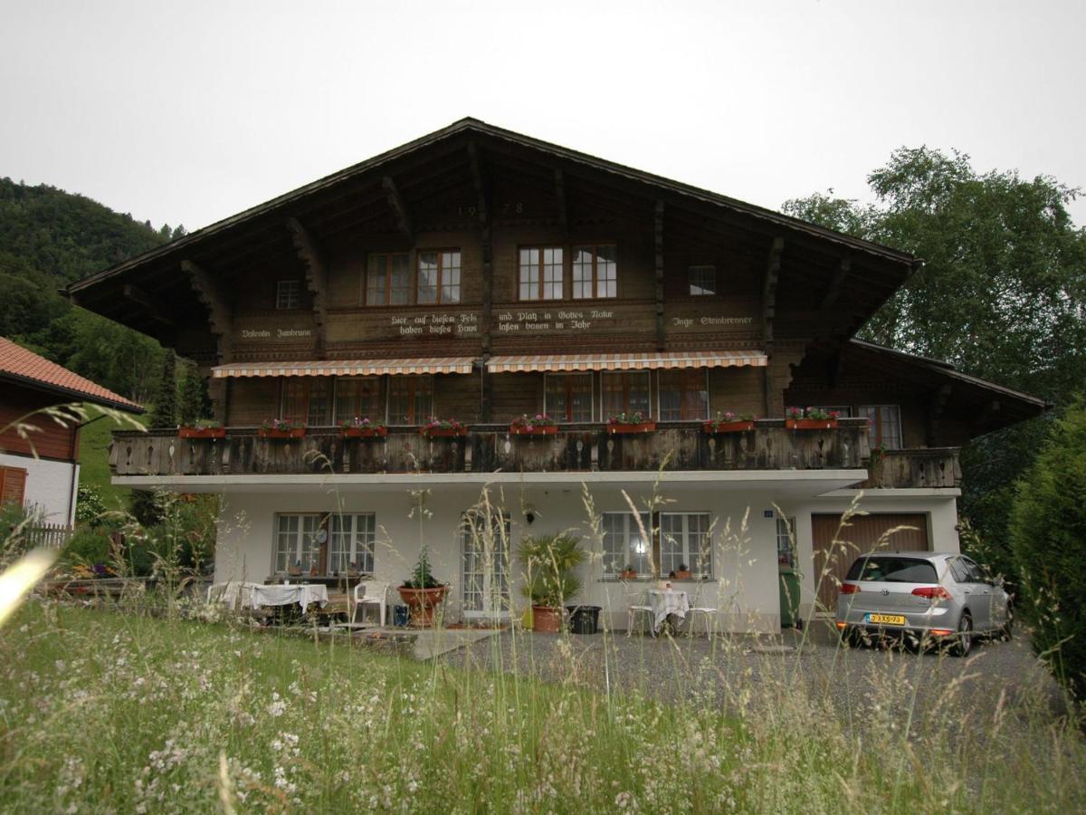 Pristine Home In A Charming Village Large Grassy Sunbathing Area View Of The M Nch And Jungfrau Wilderswil Exterior foto