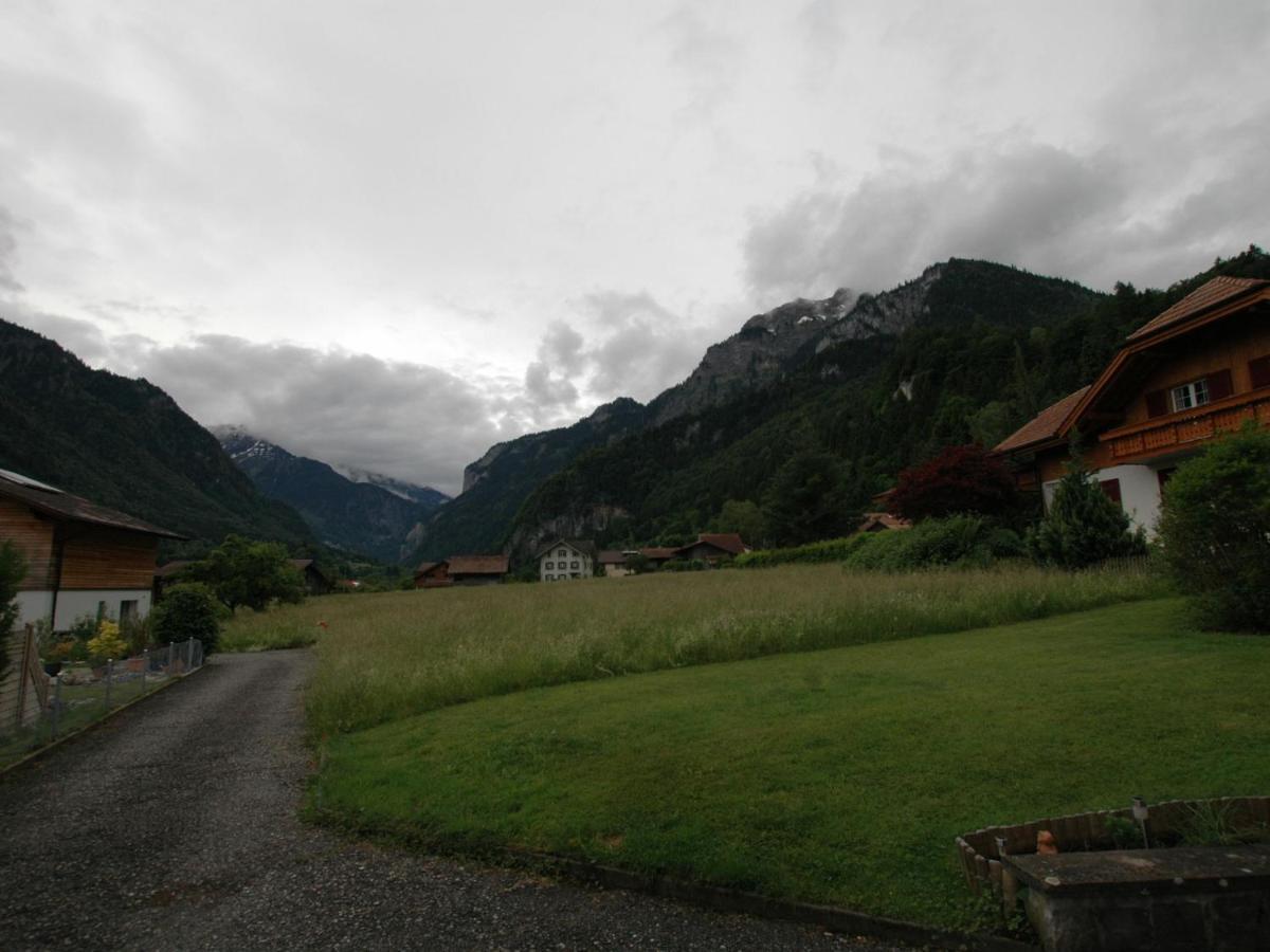 Pristine Home In A Charming Village Large Grassy Sunbathing Area View Of The M Nch And Jungfrau Wilderswil Exterior foto